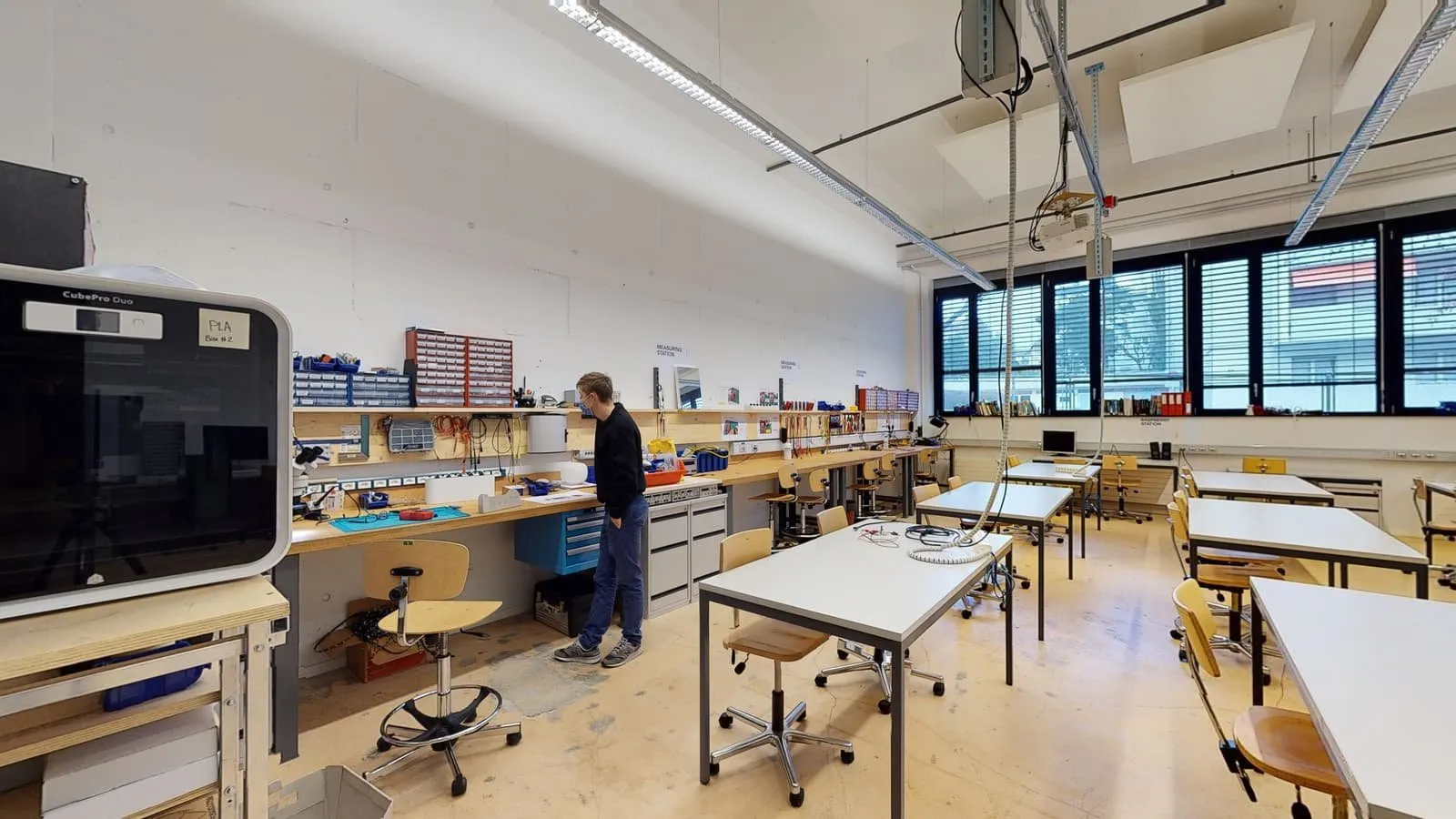 EPFL+ECAL LAB - electronics lab